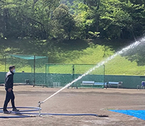 野球グランドの散水スプリンクラー